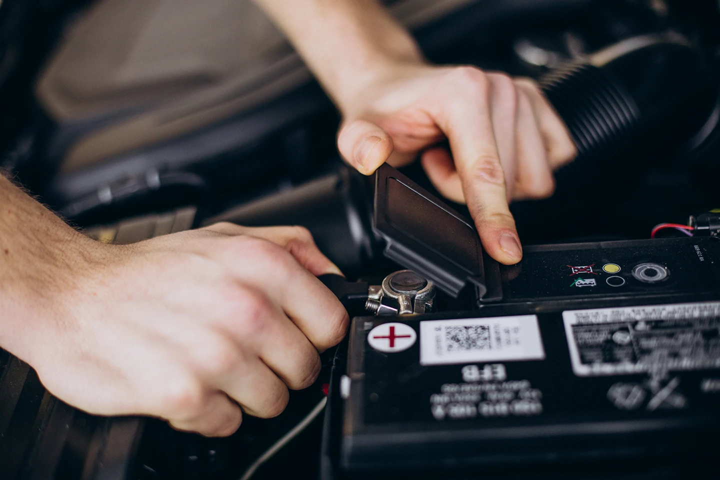repair man making car service kopie